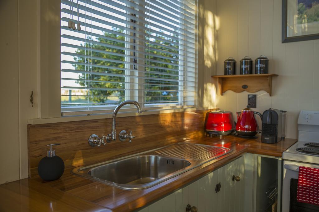 Kina Beach Cottages Tasman Room photo